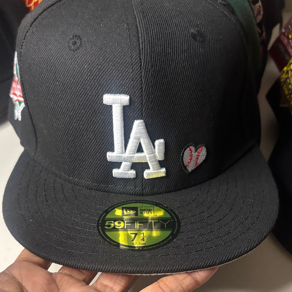 New Era Black LA Dodgers 59FIFTY Fitted Cap with White Logo and Heart Patch